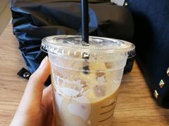 拿铁咖啡-瑞幸咖啡(1+1大厦店)