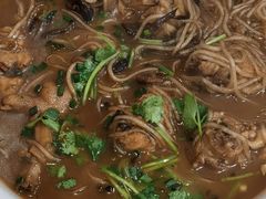 小鸡炖蘑菇-關東雪东北菜(中庚漫游城店)
