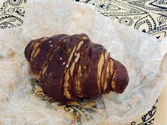 碱水羊角包-OUR Bakery(三里屯太古里店)