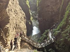 -龙水峡地缝景区