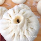为我家只吃自家包子的小哥哥做的韭菜香菇猪肉包！