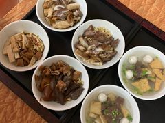 -松树干拌面店