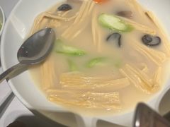 浓汤煮鲜腐竹-汤城小厨•粤菜•靓汤(苏州街店)