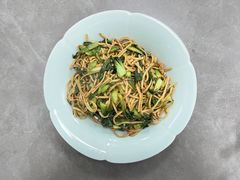 肉丝鸡毛菜炒面-沪依小酒馆心意菜