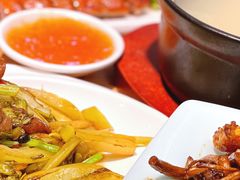 自制酸菜炒牛肉-宏记广东客家菜(丰汇店)