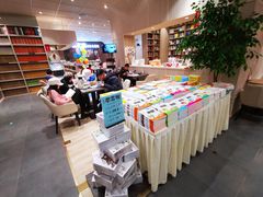 -钟书阁(群光广场店)