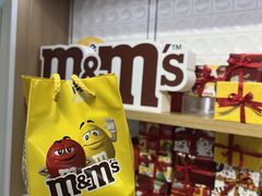 -m豆巧克力世界(上海世茂广场店)