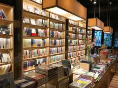 -猫的天空之城概念书店(杭州南宋御街店)