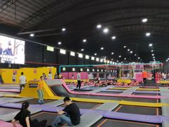 -嘿哟动霸CHUA·新潮玩运动娱乐中心·蹦床滑冰团建乐园