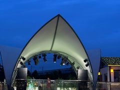 -茅草房·河畔园林火锅