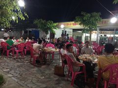 黄记四更烤猪美食店-黄记四更烤乳猪店