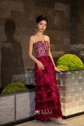 点击看大图 -艾拉·女王婚纱礼服馆