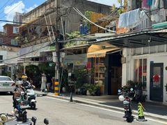 -溪岸路花鸟市场