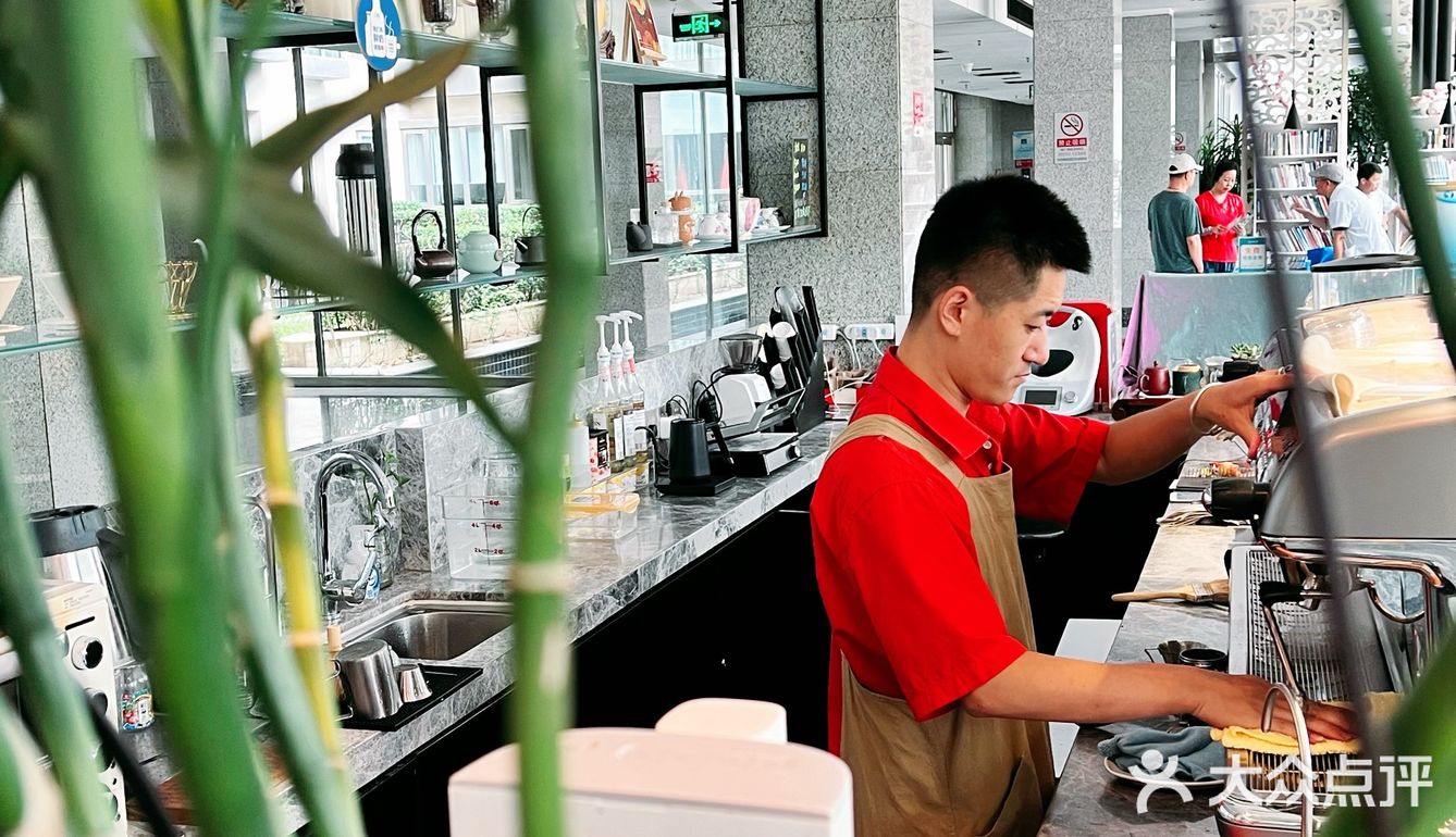 北京夏日｜雨后午间时光必须来一波抹茶拿铁☕️