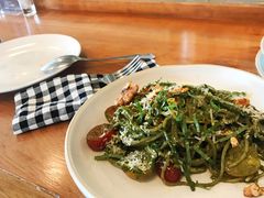 -ROAST coffee & eatery