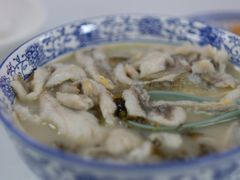 酸菜野生黄鱼面-明呈黄鱼面馆(斜土路店)