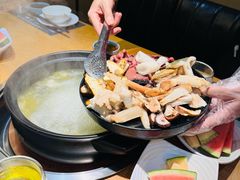 -一朵菌·野生菌探索家火锅(南亚店)