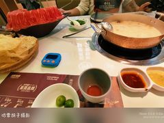 -洪氏嗨捞·广东猪肚鸡·椰子鸡火锅(西咸万象城店)