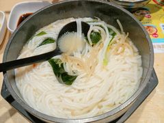 -灵芝妹子海鲜米线(劳动公园店)