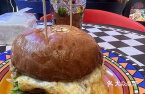 Burned Pepper Egg Beef Burger