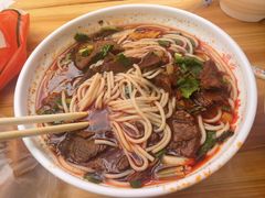 -陆味牛肉粉面馆(南湖店)