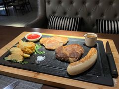 -卡普里披萨·牛扒·下午茶