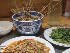 -大众跷脚牛肉馆·非遗传承单位(峨眉山店)