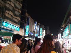 -六合夜市