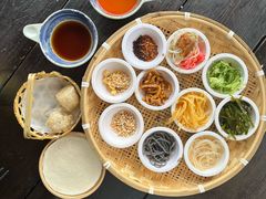 -包整·丝娃娃(一览甲秀楼风景店)