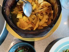 武定母鸡炖野生菌-半山腰·云南菜(侨福芳草地店)