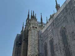 -文艺复兴百货(米兰大教堂广场店)