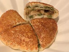 鲜鲍鱼栗子鸡肉素菜芝麻煎包中包-丽思卡尔顿酒店-天泰轩中餐厅(大沽北路店)
