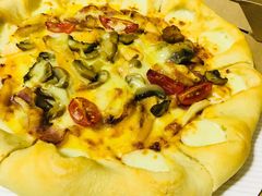 奥尔良烤肉拼至尊海鲜披萨-必胜客(世欧广场店)