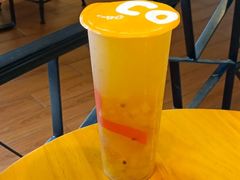 黄桃百香摇摇冻-CoCo都可(曹路宝龙广场店)