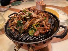 铁板炙烤坝上羊肉羊肉-那家小馆•北京菜•烤鸭(香山店)