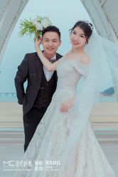 -现代经典婚纱摄影
