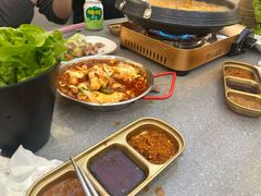 -豚妈妈汤饭·部队锅(南京东路店)