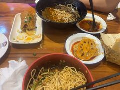-爆炸头阿姨小四川正宗川味小吃(无任何分店)