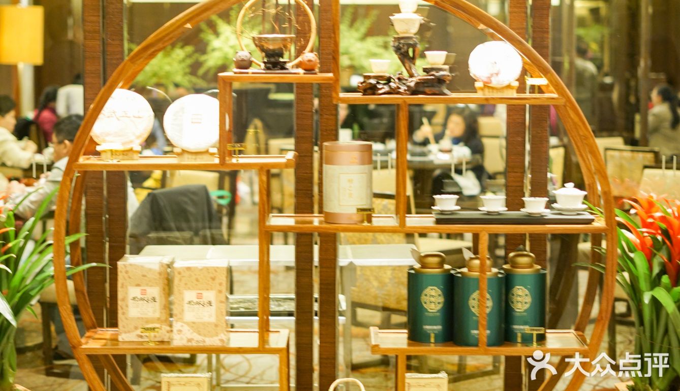 品尝黑珍珠餐厅 打卡最美圣诞糖果屋