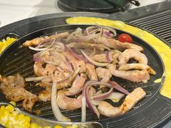 -山野的朋友露营炭火烤肉