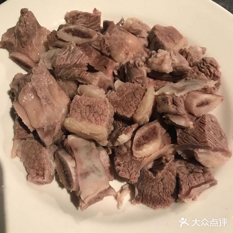 香喷喷牛肉面  材料：土豆、牛肉、姜块、花椒、蒜头、
