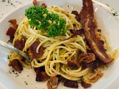 -Chom Cafe and Restaurant