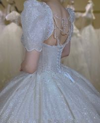 -莫小姐婚纱