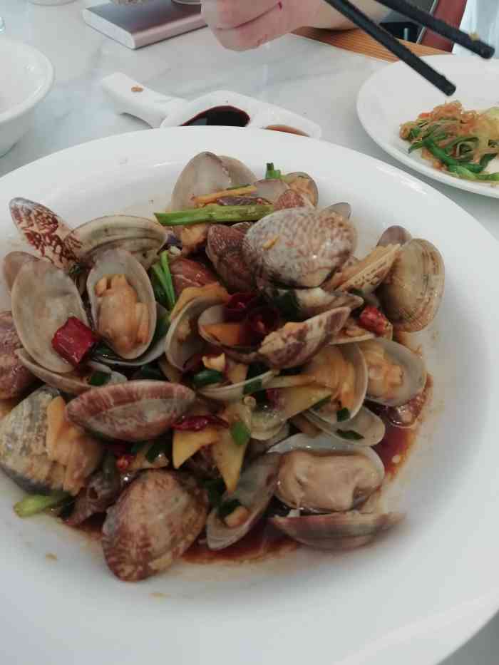 咸祥海鲜楼(首南店)-"看着点评不高,但为了图个方便还是去尝试了.
