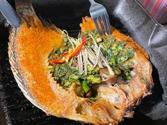 傣族香茅草烤罗非鱼-雀舞云南菜(天津天河城购物中心店)