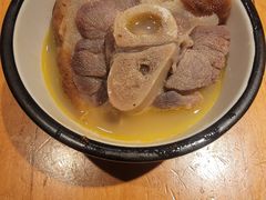 -帅巴人舅母子腊蹄民俗村