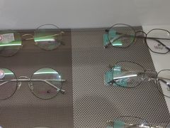 -提一眼镜·蔡司·依视路(小寨店)