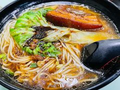 红烧猪扒汤面-食惠里小笼包面馆(越秀店)