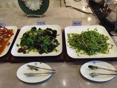 -南郊宾馆·风味自助餐厅·山东十六地市特色菜