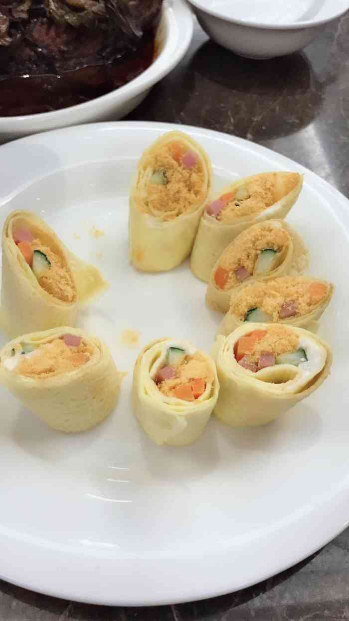 五十二道风味-"北仑银泰站下车,往外侧走,500来米就是.